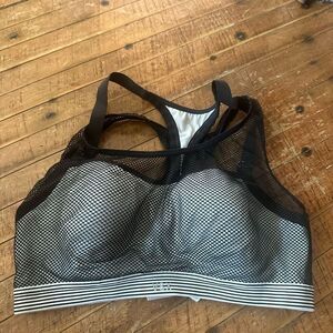Victoria’s Secret black & white mesh high impact sports 34C bra